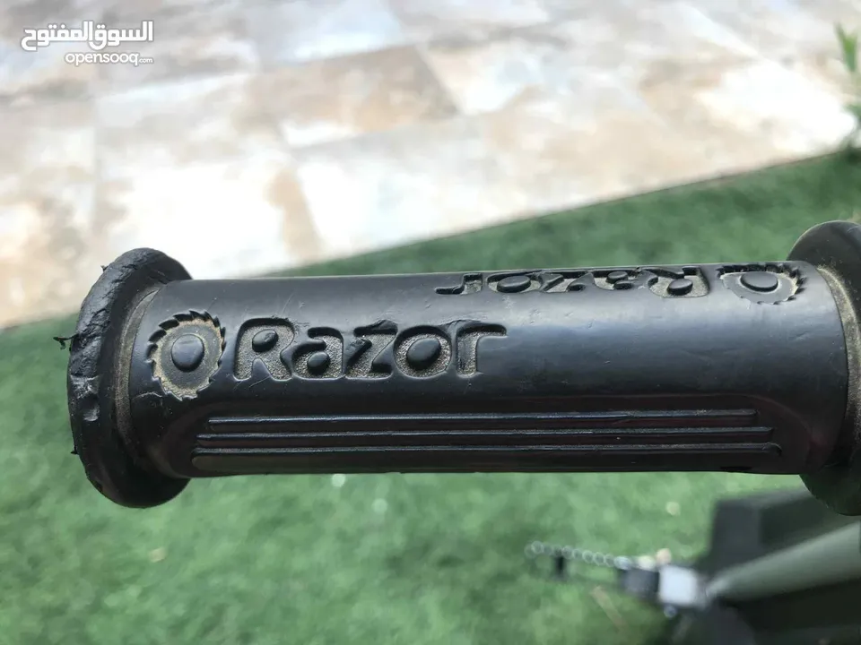 سكوتر Razor امريكي اصلي مع الشاحن السريع بسعر 100 دينار اردني