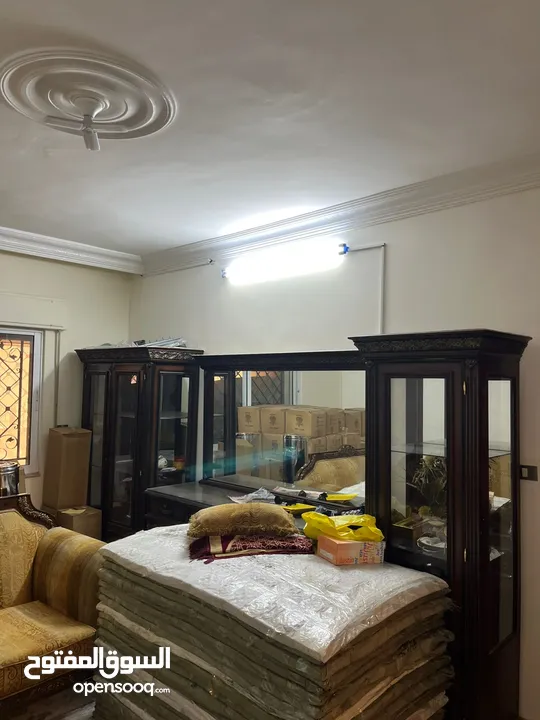 غرفه سفره واتنين طقم جلوس