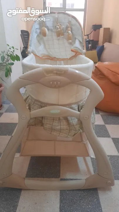 سرير هزاز مع سلة
