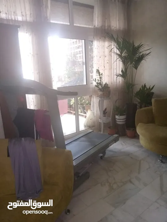 شقة ط2 في وادي صقرة 125 م  بسعر  75 ألف  جانب مستشفى الأردن