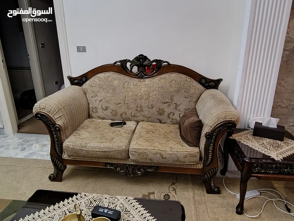 طقم زان 9 مقاعد وسجاد وبرادي للبيع