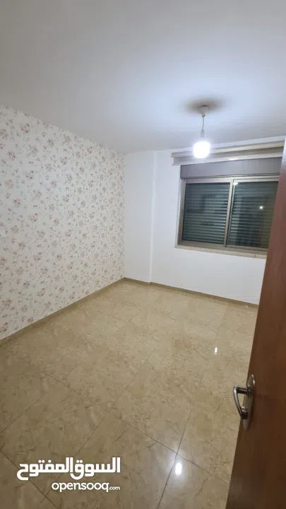 شقة غير مفروشة للايجار بجانب عسل وبصل بين الماصيون وام الشرايط