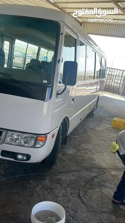 باص متسوبيشي فوسو حره غير مجمرك 26 راكب ماتور كهرباء