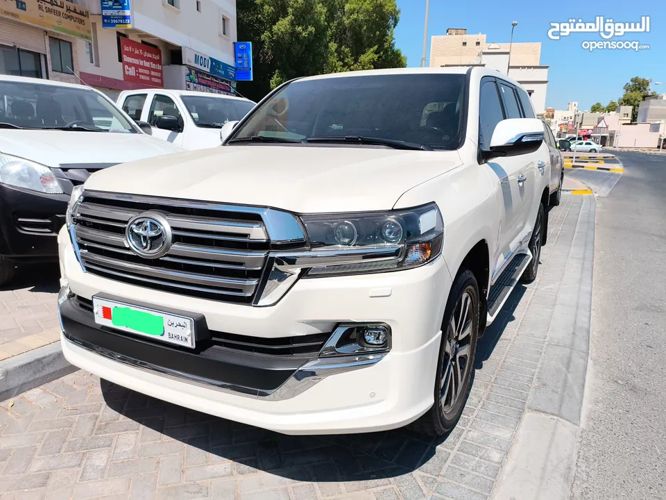 21800 V8 TOYOTA LAND CRUISER for sale in Muharraq