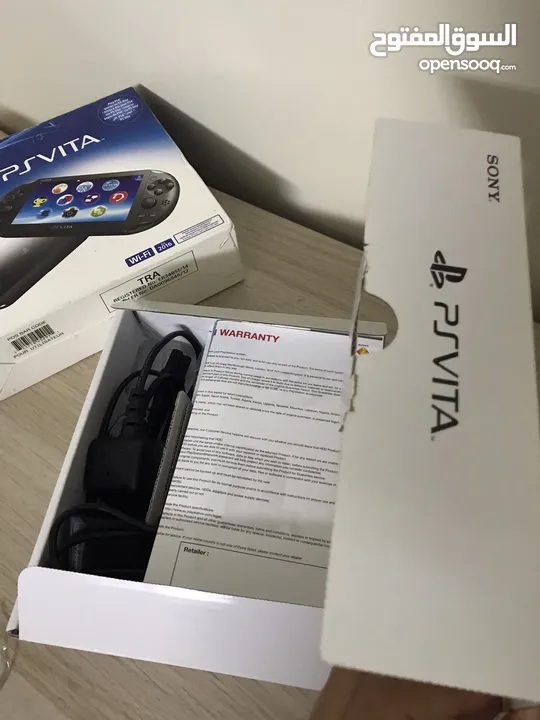 Ps vita جديده مع كامل الاسلاك والكرتون والشاحن