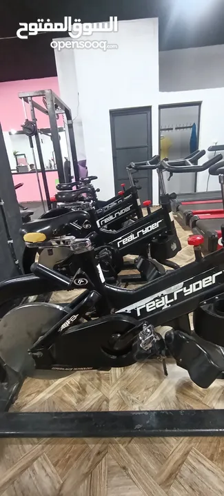 نادي كامل للبيع