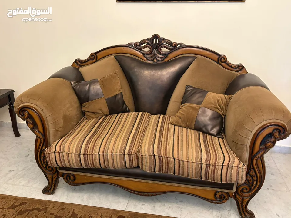 كنب للبيع بحاله جيده للبيع