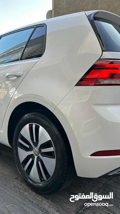 سيارة E-Golf للبيع بسعر ممتاز  كاش فقط