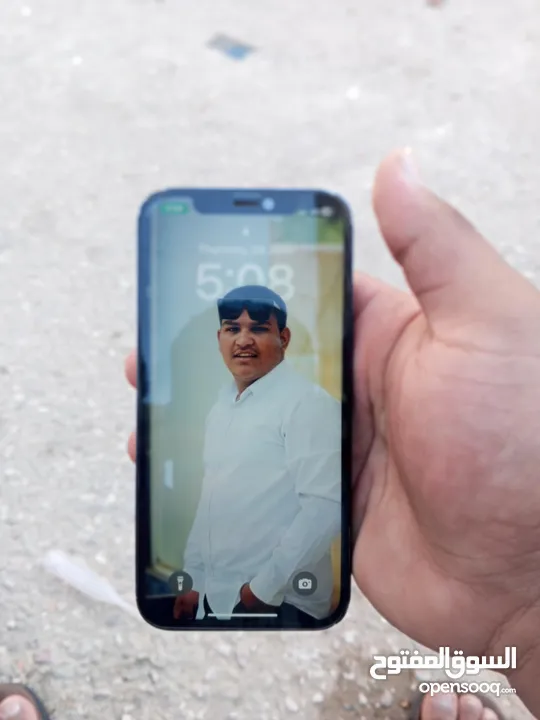 ايفون 12 عادي للبيع او للبدل علا ايفون فقط   الجهاز وكاله