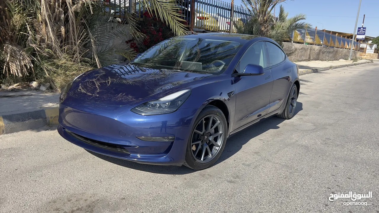 TESLA  MODEL ( 3 ) 2023 فحص اربعه جيد اوتوسكور كحلي داخلي اسود ممشى قليل  b+