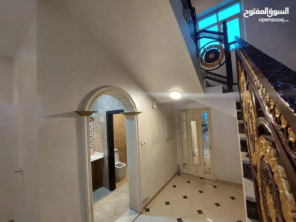 (Moody) فيلا للإيجار واسعة بمنطقة الحميدية 1 For Rent Spacious Villa in Al Hamidiya1