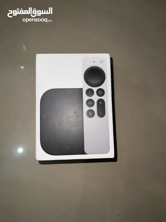 Apple tv 3rd gen 1 week used basically brand new and works perfectly and works with apple id