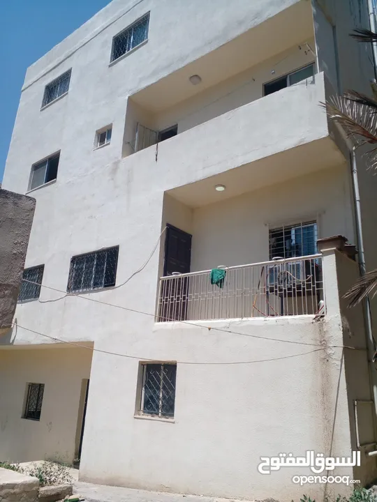 عمارة بالأشرفية للبيع جاهزة للاستلام بحالة جيدة جدا من المالك مباشرة مرخصة بالكامل البيع بداعي السفر