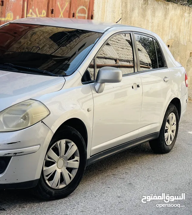 سيارة نيسان ومازدا