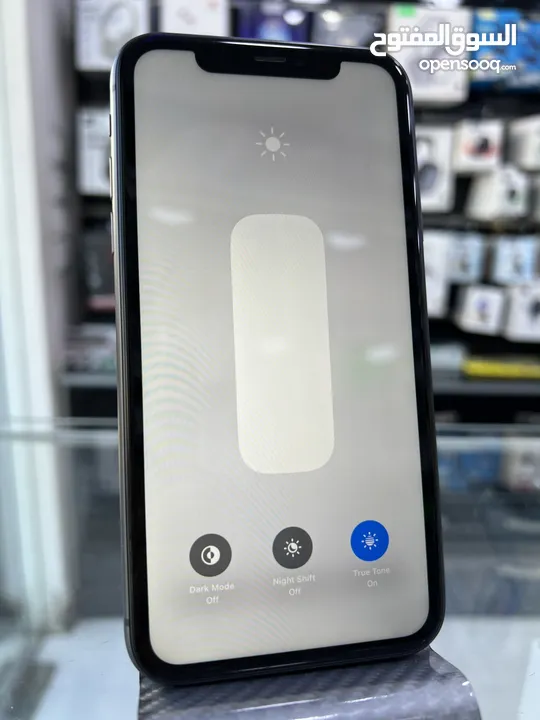 iPhone 11 (64 GB) ايفون 11 مستعمل  بحالة ممتازة / مغير بطارية اصلية بشركة ايفون  نسبة بطارية 100٪؜