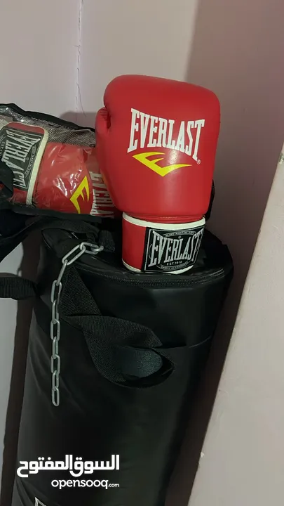 طقم ملاكمة Everlast جديد (كيس + قفازات)40 بنش شبه جديد مع دامبل عدد أربعه20دينار