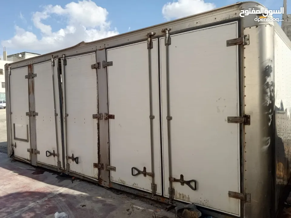 كونتينر مع رخصة عربيه