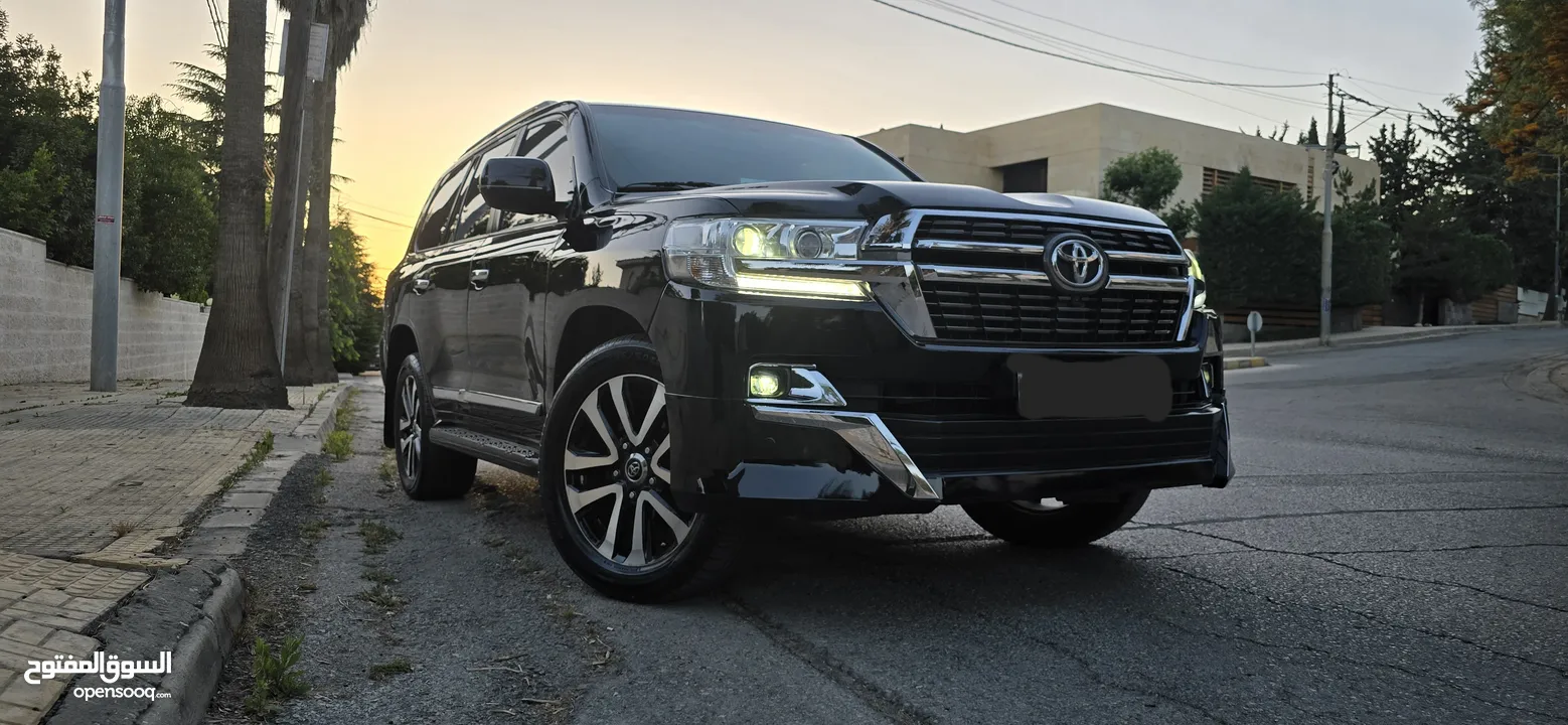 Toyota Land Cruiser 2014 V6 (GXR) Full loaded  محدث لل 2021 عند مركز elite