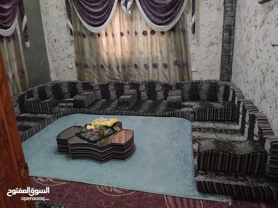 غرفة نوم بنات عدد3 مع خزانة مع جلسة ارضية جديدة