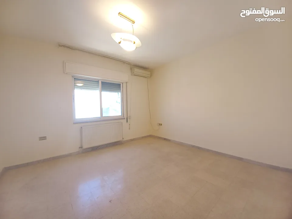 شقة غير مفروشة للايجار في عبدون  ( Property 32072 ) سنوي فقط