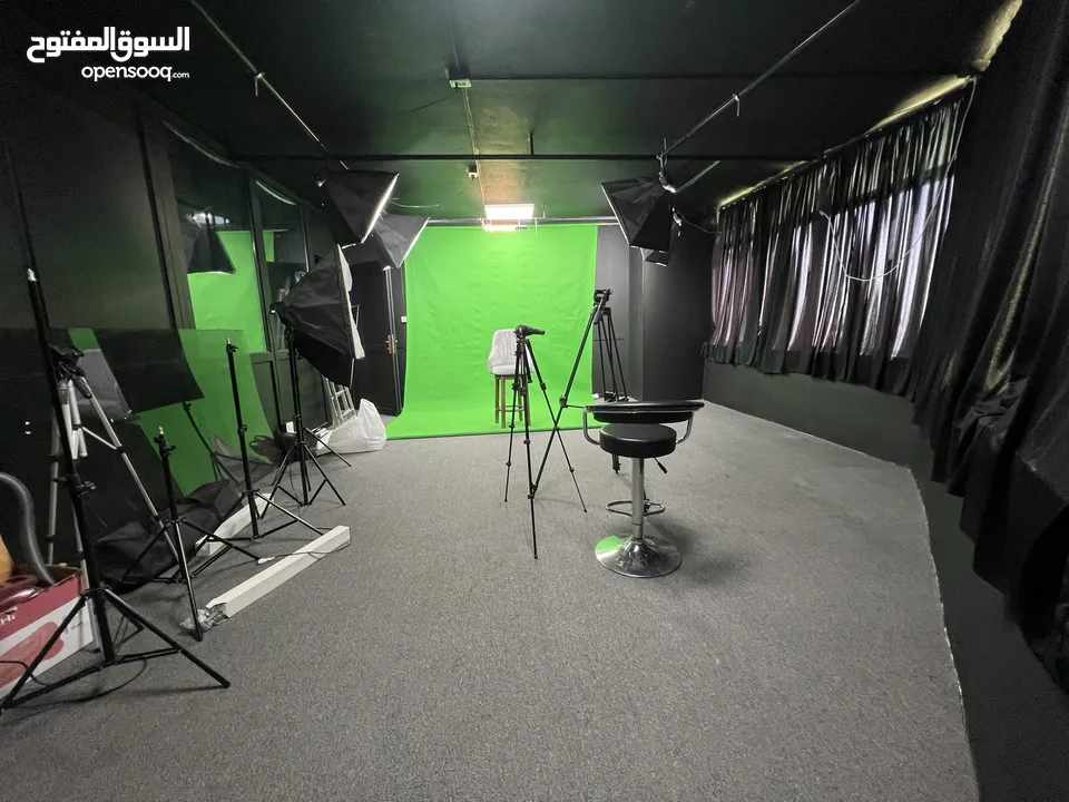 تصوير البودكاست فيديو اعلاني مونتاج  ستوديو كروما تسجيل صوتي انميشن موشن جرافيك سوشال ميديا