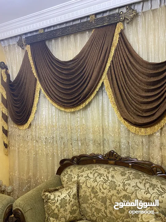 اثاث غرفه جلوس ( طرابيزه ، برداي ، ثريه )