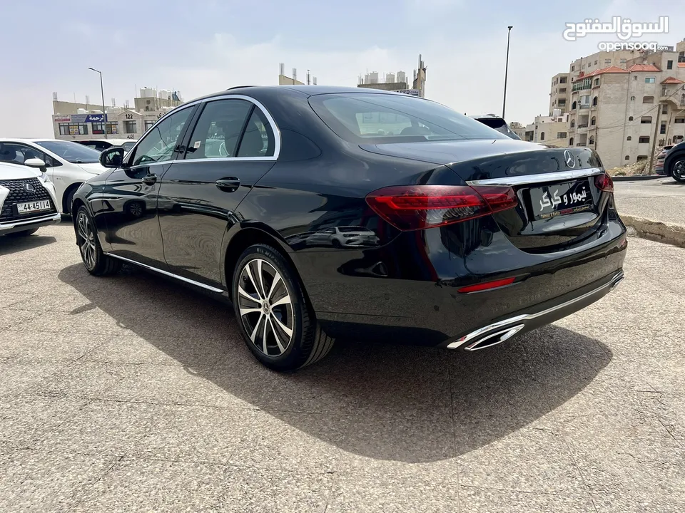 مرسيدس E200 Luxury اسود 2023 فتحة قاطعة مسافة 9 الف كيلومتر فقط وارد المانيا مميزة بحالة الزيرو