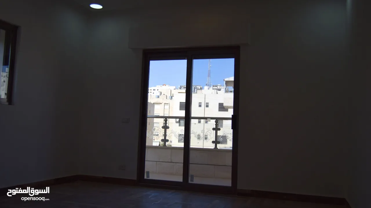 شقة مميزة في مبنى فخم في اجمل مناطق خلدا