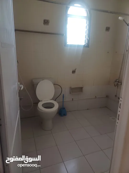 غرفة للإيجار مع حمام ومطبخ  Room for rent khuwair 17/2 Room Bathroom Kitchen