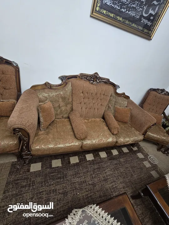 طقم كنب زان 14 مقعد بحالة ممتازة