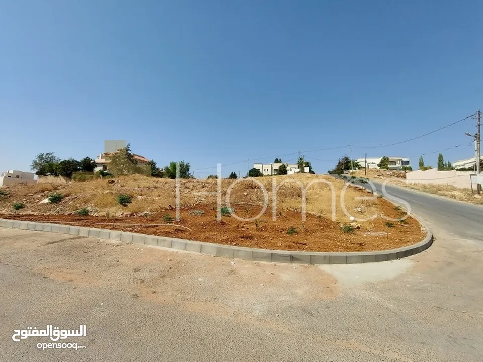 ارض على شارعين للبيع في عبدون تصلح لبناء اسكان بمساحة 2200م