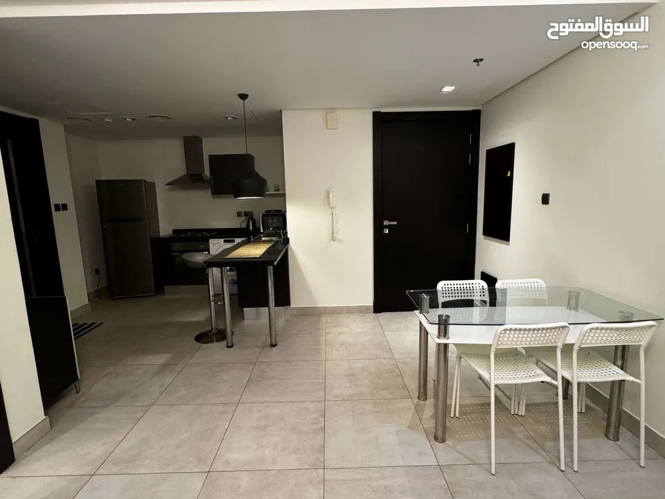 شقة مفرروشة ببرج Era view  غرفة وصالة وحمام  شامل الكهرباء والخدمات   fully furnished apartment