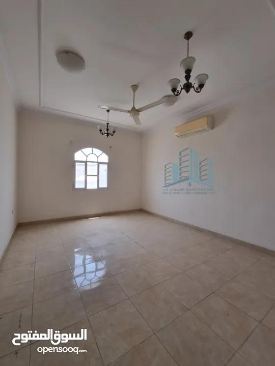 فيلا واسعة للاستخدام التجاري Clean & Neat 7 BR Commercial Villa