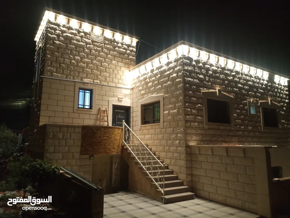 منزل خاص مع حديقة ومدخل