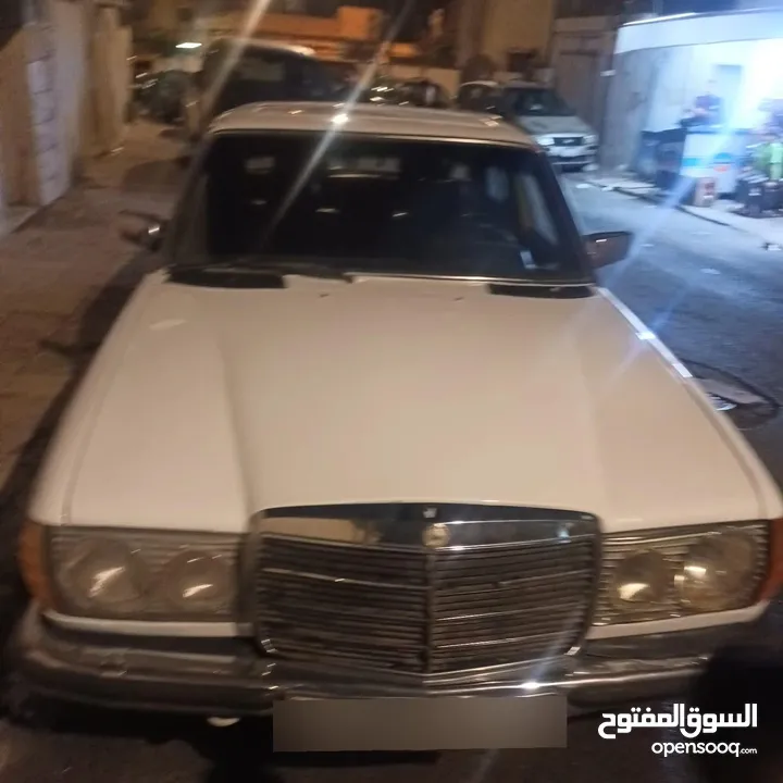 سيارة مرسيدس 200 للبيع بحالة جيدة