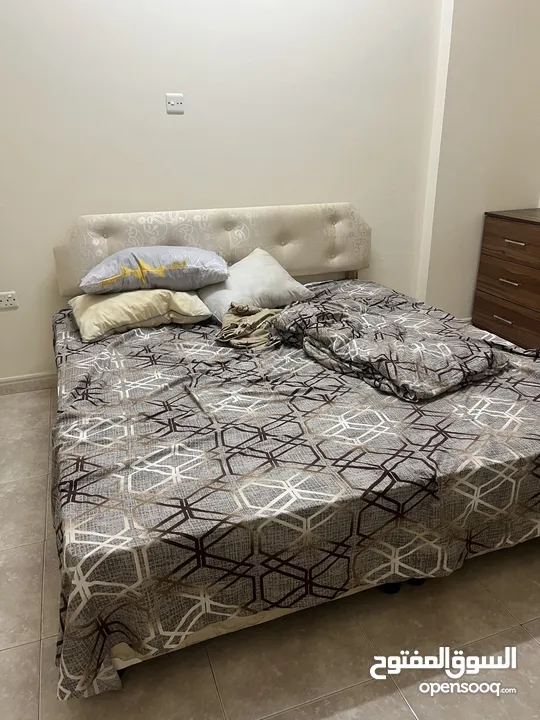 king size bed with mattress