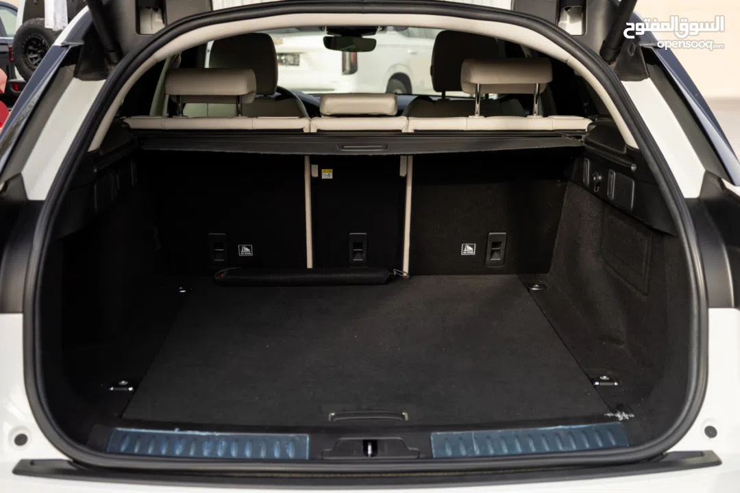 Range Rover Velar P250 S 2020 GCC under Agency Warranty with Flexible Down-Payment.