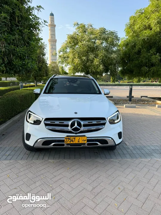 مرسيدس GLC 300 موديل 2021 للبيع من المالك مباشرة (بداعي السفر) ، نظيفة جداً