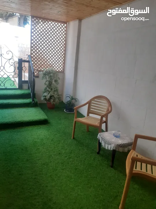 شقة طابقية للبيع السلط البحيرة