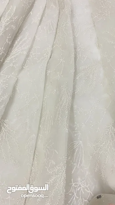 فستان زفاف أبيض