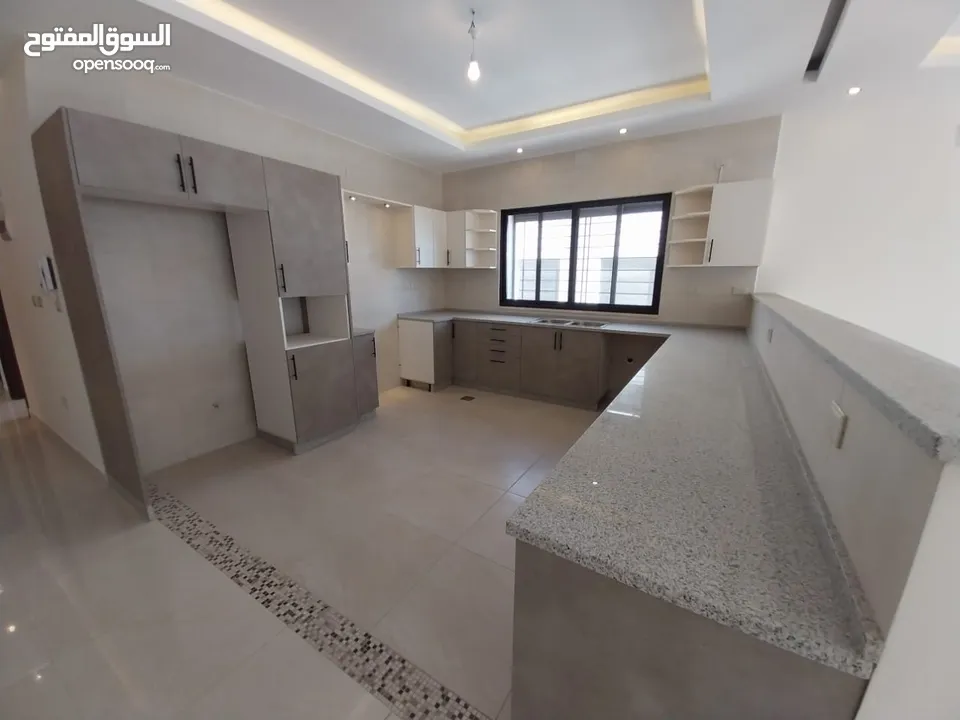 شقة غير مفروشة للإيجار ( Property 38686 ) سنوي فقط