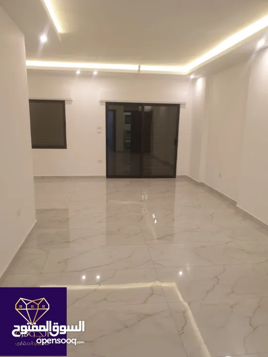 طابق اخير مع روف دوبلكس فاخر لم يسكن لقطه وبسعر مغري جداااا عرض خاص يا بلاش في أرقى واجمل مناطق خلدا