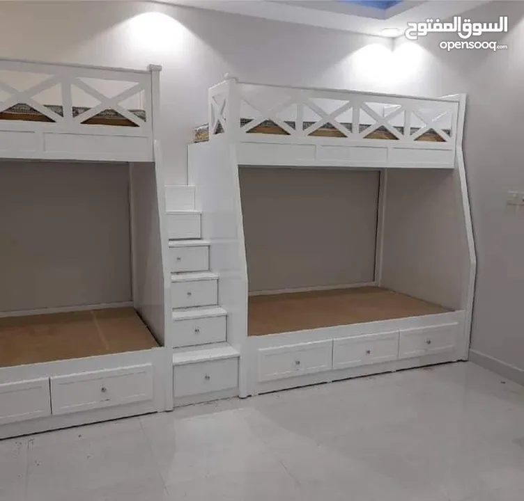 تخت طابقين ثلاثي مكفول 5 سنوات بحمل 150 كيلو  الخشب لامنيت مسمك ع خمالتين 3.5 سم