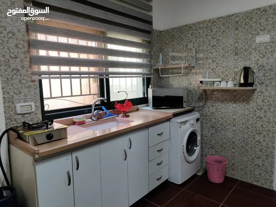 شقة صغيرة مفروشة للايجار في عين مصباح قرب بنك فلسطين المركزي