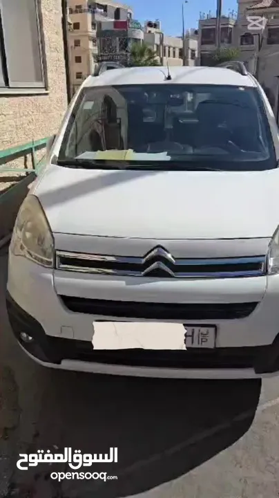 citroen berlingo سيارة مرتبة و نظيفة