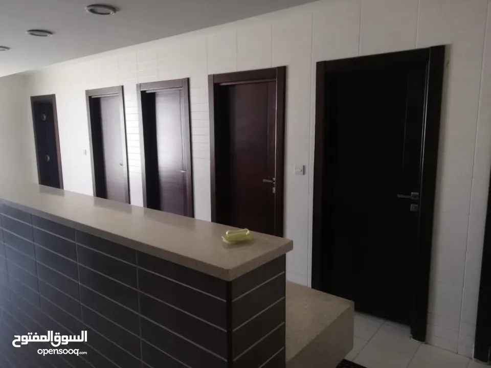 مكتب مميزة في شارع الجاردنز للبيع