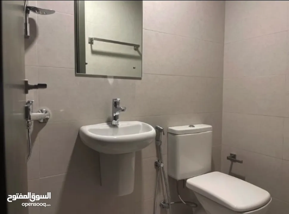 3 Bedrooms Furnished Apartment for Rent in Ghubrah REF:1048AR