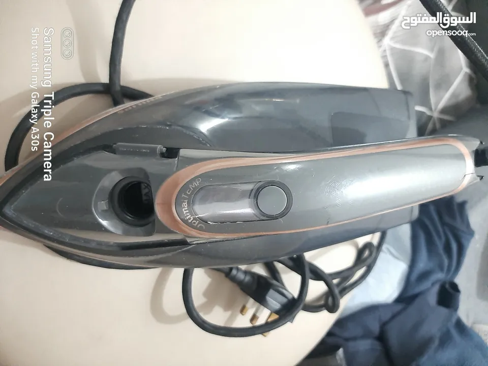 مكواة بخار ازور ماركة فيليبس 3000 واط شغاله100% فقط غطاء الماء مكسور  Philips Azur Steam Iron 3000W