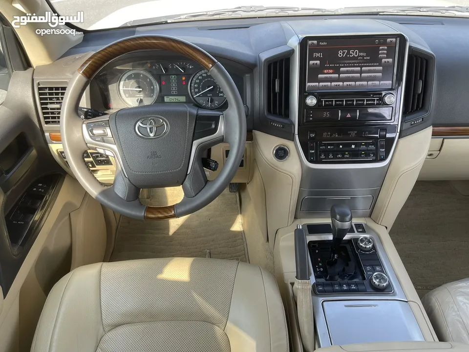 Toyota Land Cruiser GXR V6 Model 2017 Gcc Specifications Full Options