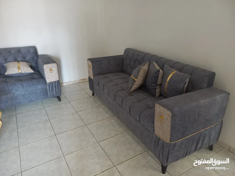 طقم كنب جديد بحالة الوكالة لم يستعمل ابدا
